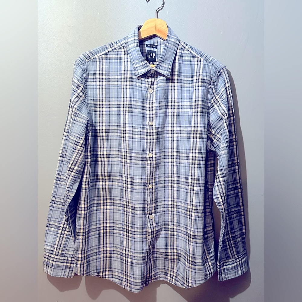 GAP Casual Blue Plaid Textured Shirt. 55% Linen/45%Cotton. Size medium.
